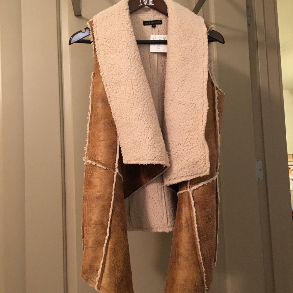 Hot & Delicious Faux Fur + Leather Vest•NWT•Size M